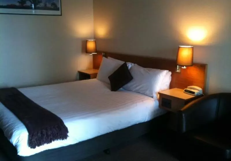 ホテル Golden West Motor Inn