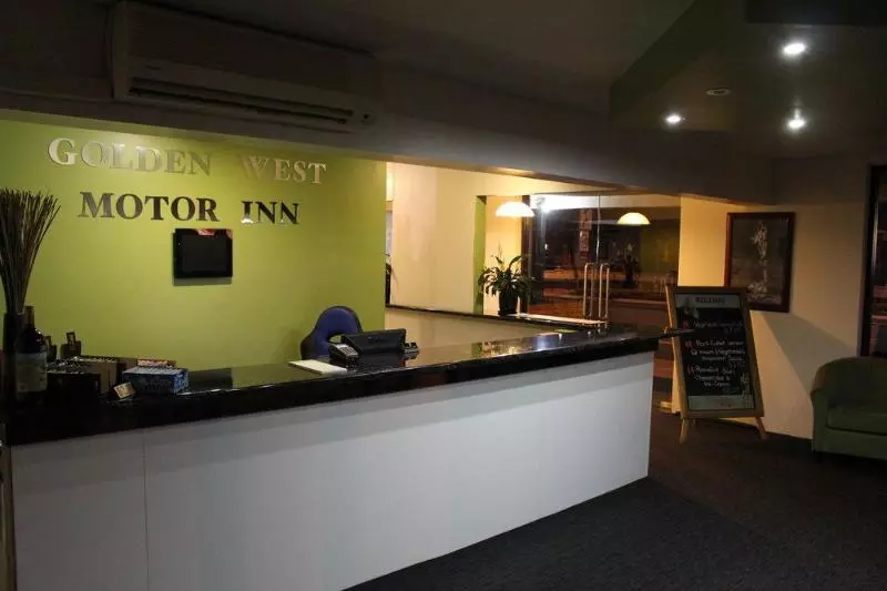ホテル Golden West Motor Inn