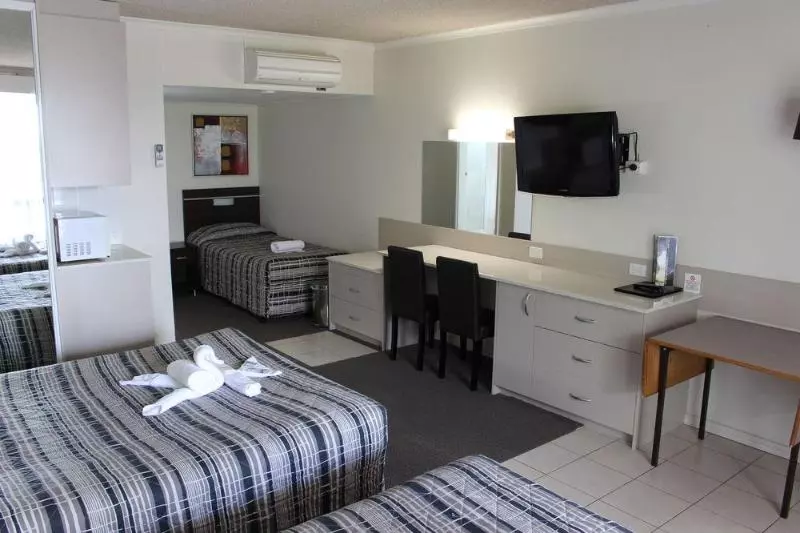 ホテル Golden West Motor Inn