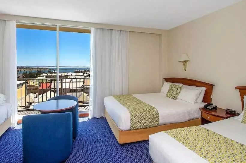 Hotel Noah S On The Beach