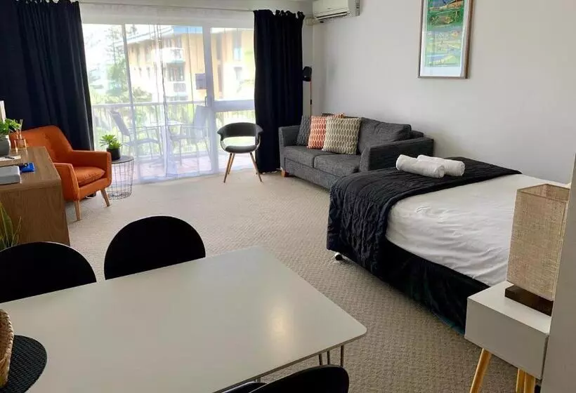 渡假胜地  Outrigger Burleigh