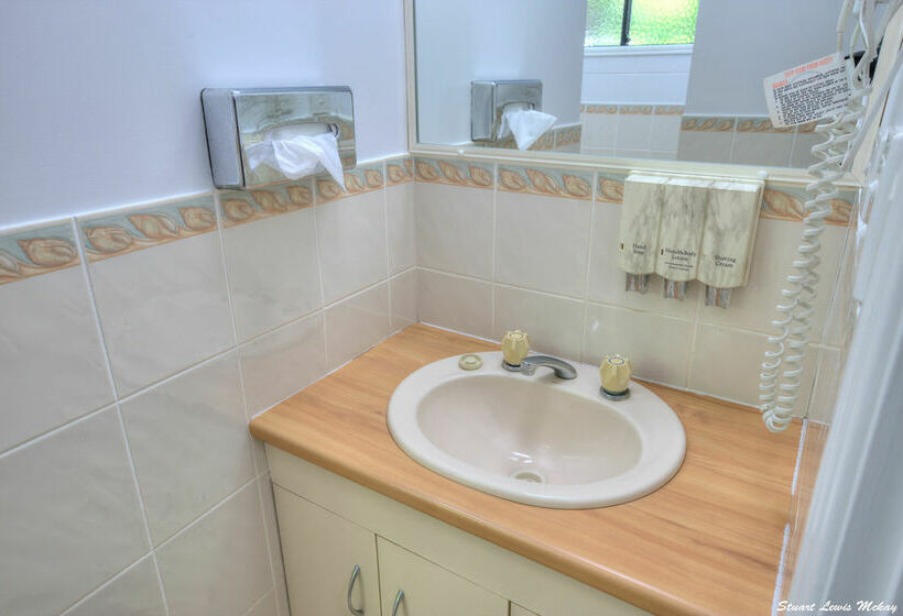 Queens Hotel & Motel