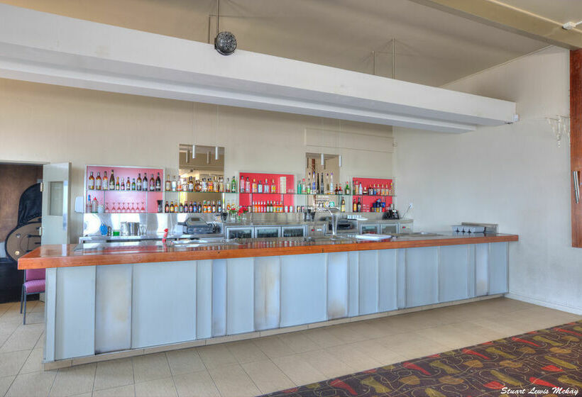 Queens Hotel & Motel