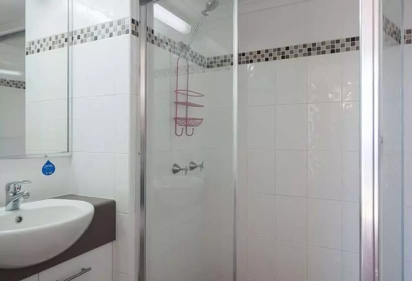 Alexander Holiday Apartments