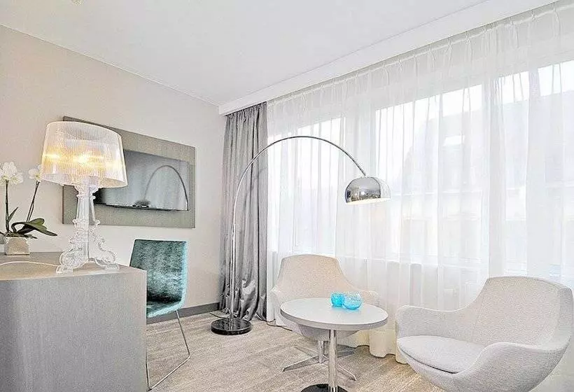 هتل Agenda Louise