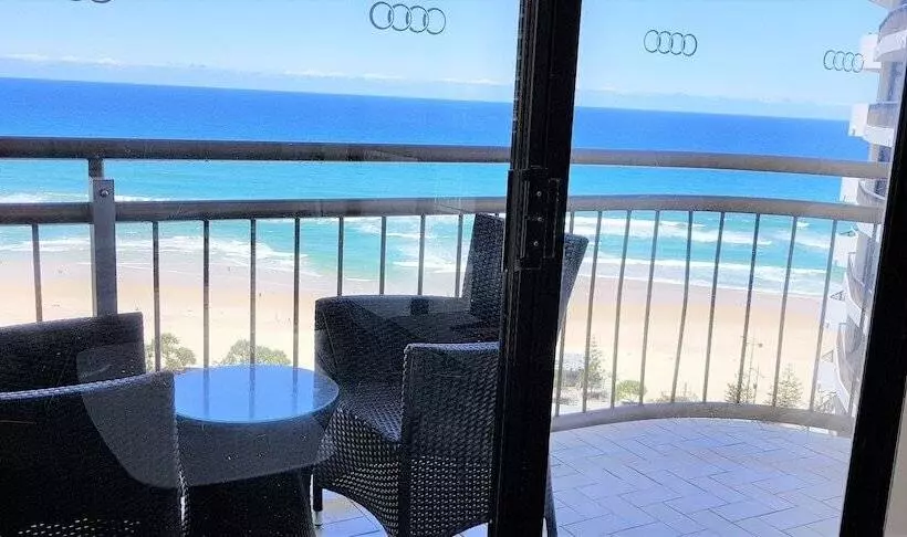 Отель Beachcomber Surfers Paradise