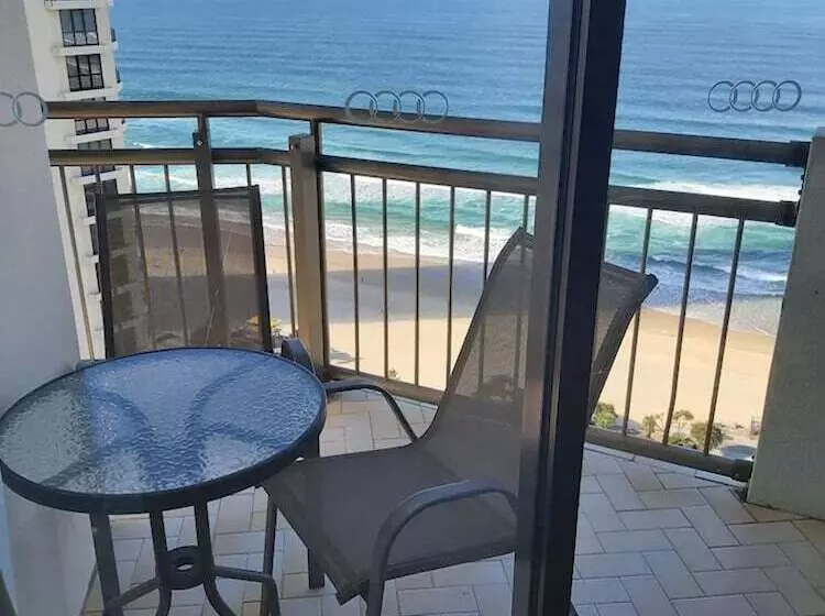 Отель Beachcomber Surfers Paradise