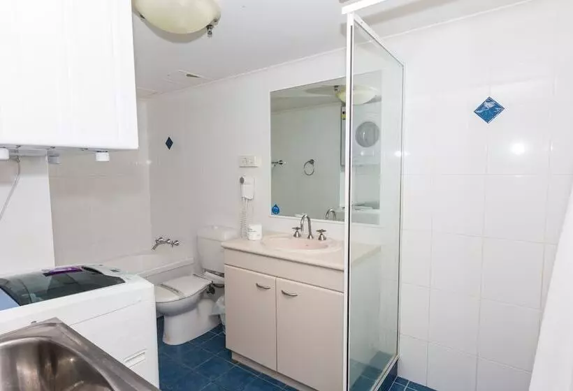 Отель Beachcomber Surfers Paradise