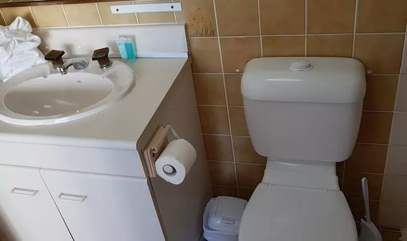 Отель Beachcomber Surfers Paradise