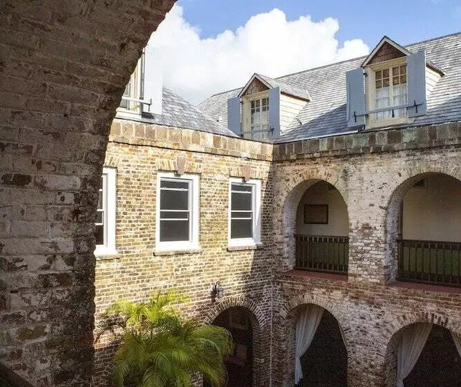 هتل Copper And Lumber Store