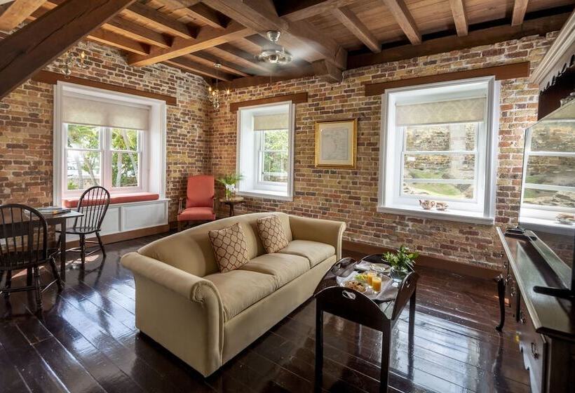 هتل Copper And Lumber Store