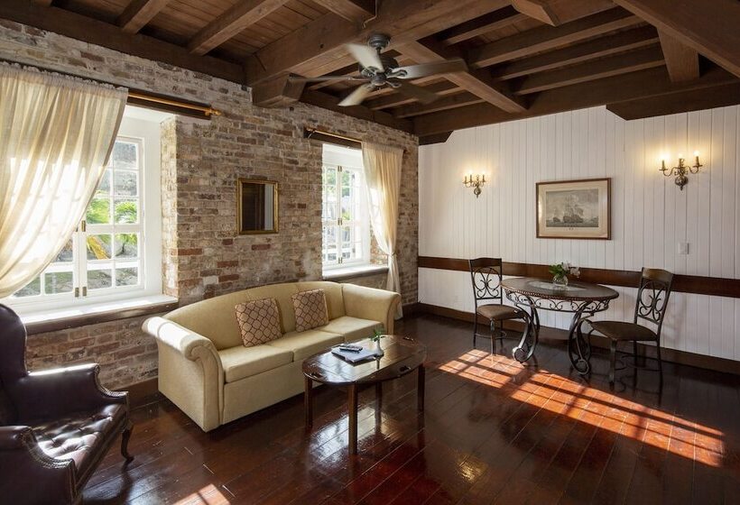 هتل Copper And Lumber Store