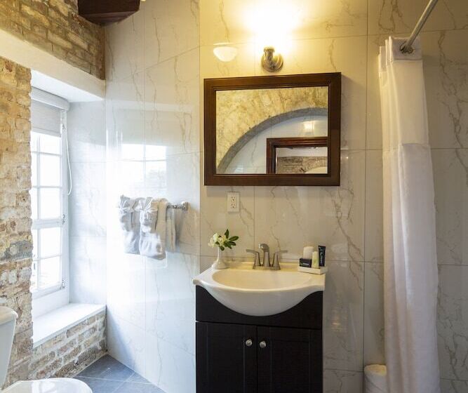 هتل Copper And Lumber Store