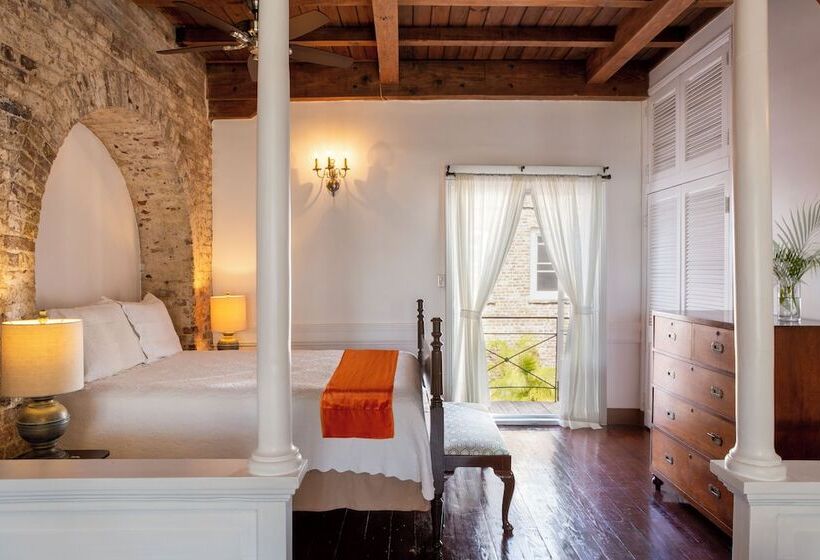 هتل Copper And Lumber Store