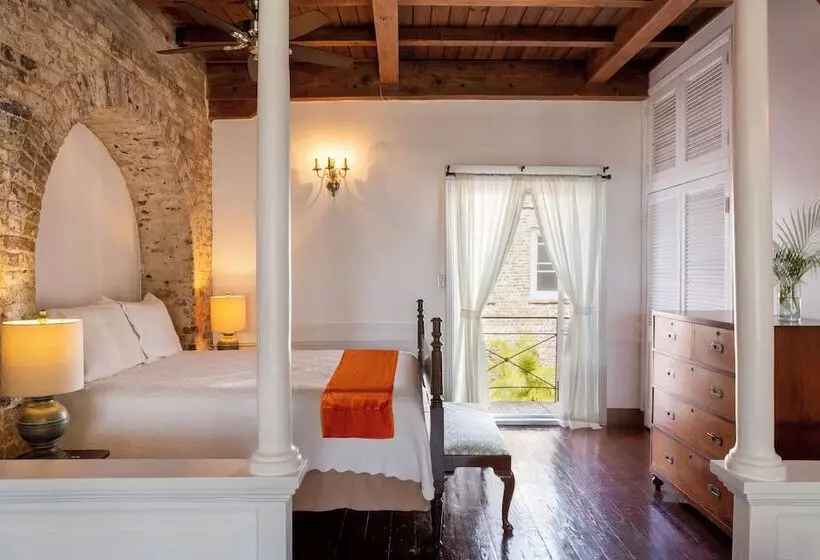 هتل Copper And Lumber Store