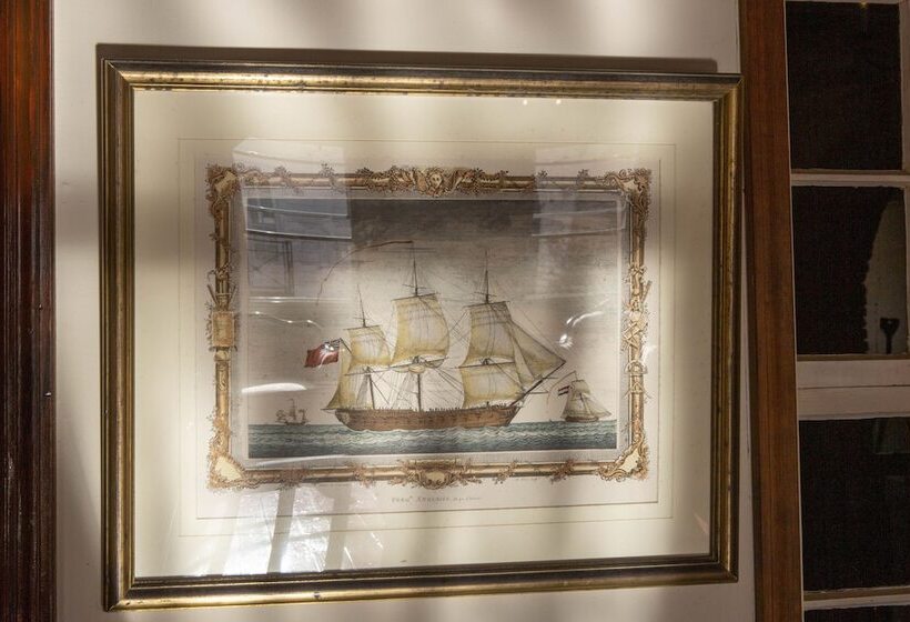 هتل Copper And Lumber Store