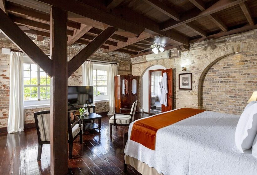 هتل Copper And Lumber Store