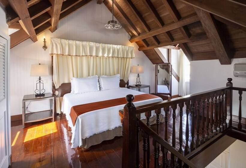 هتل Copper And Lumber Store