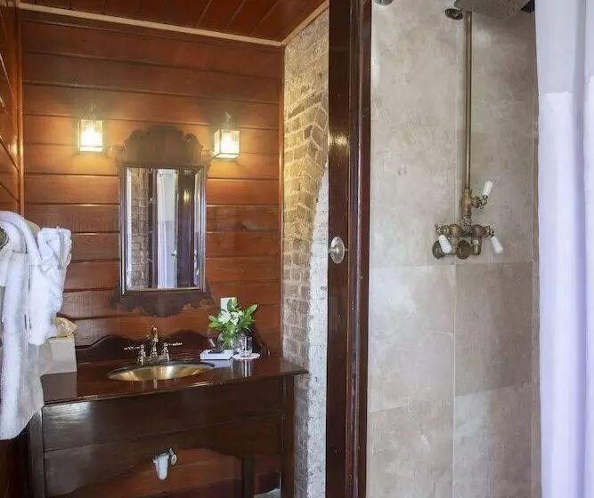 هتل Copper And Lumber Store