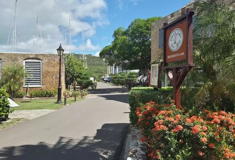 هتل Copper And Lumber Store