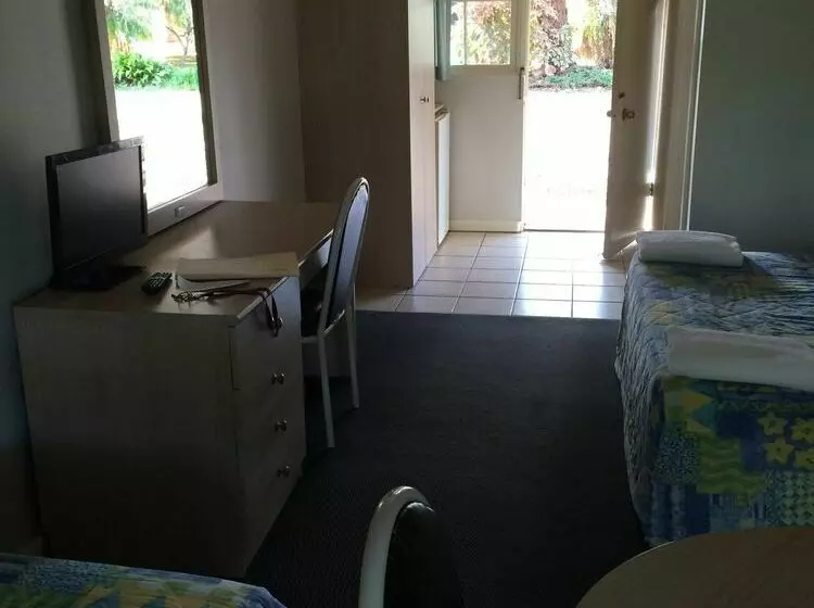 酒店 Glades Country Club Motor Inn