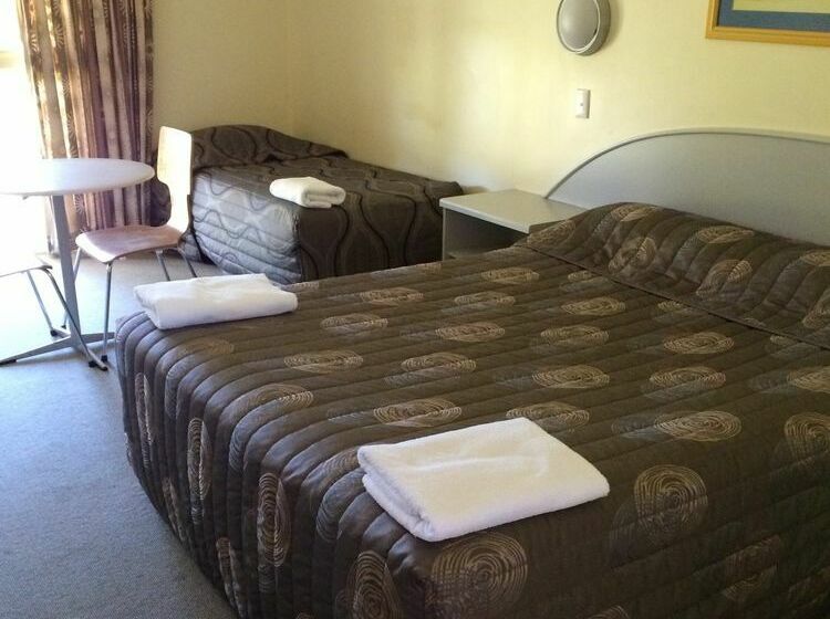 호텔 Glades Country Club Motor Inn