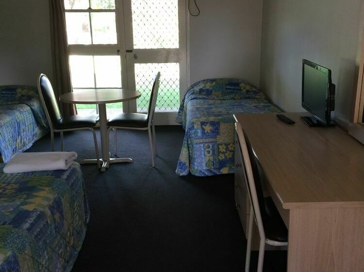 호텔 Glades Country Club Motor Inn