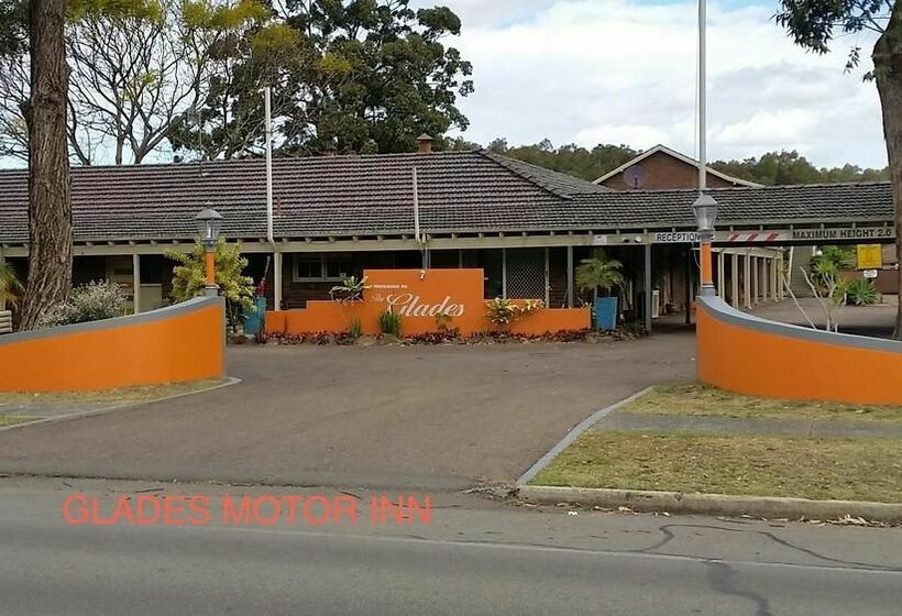 호텔 Glades Country Club Motor Inn