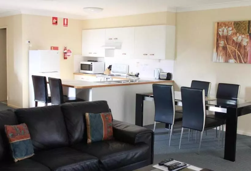 בית מלון כפרי Mid City Motor Inn Singleton