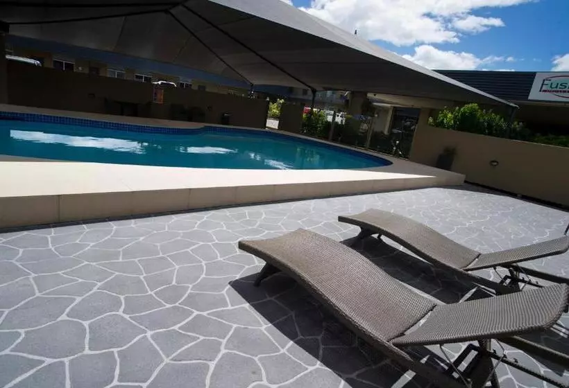 בית מלון כפרי Mid City Motor Inn Singleton