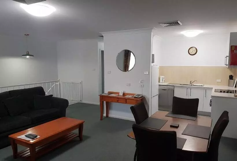 בית מלון כפרי Mid City Motor Inn Singleton