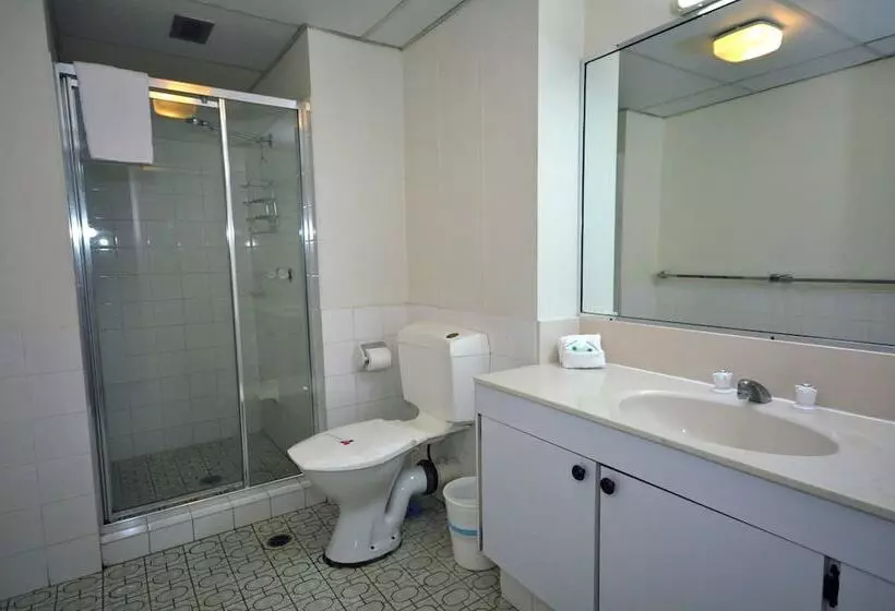 Отель Moorings On Cavill Surfers Paradise