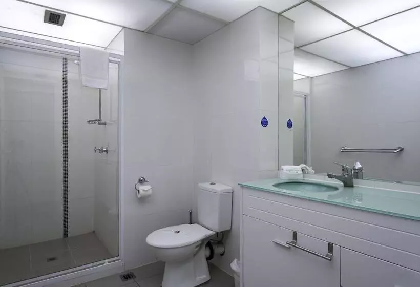 Отель Moorings On Cavill Surfers Paradise