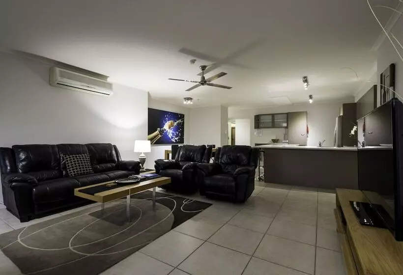 Отель Moorings On Cavill Surfers Paradise