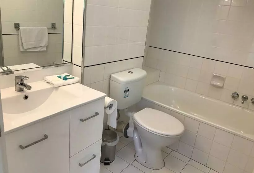 Отель Moorings On Cavill Surfers Paradise