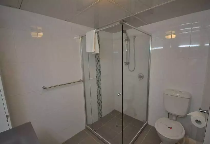 Отель Moorings On Cavill Surfers Paradise