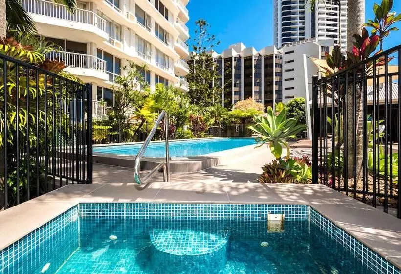 Отель Moorings On Cavill Surfers Paradise