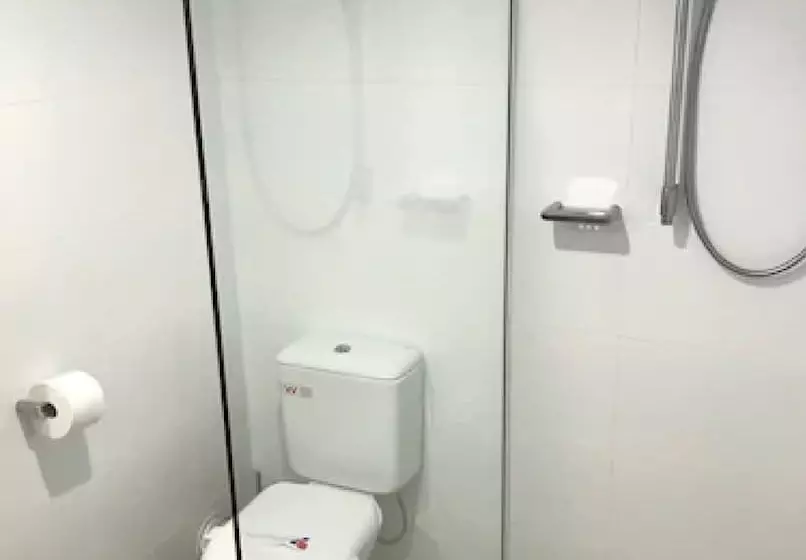 Отель Moorings On Cavill Surfers Paradise