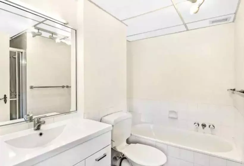 Отель Moorings On Cavill Surfers Paradise