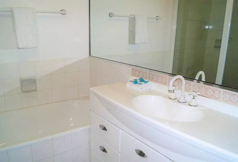 Отель Moorings On Cavill Surfers Paradise