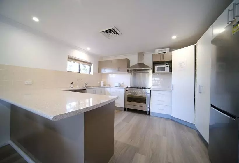 Курорт Lakeside Inn Illawarra