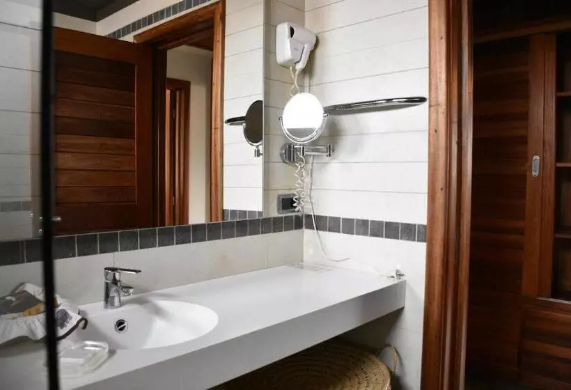 هتل Club Du Lac Tanganyika