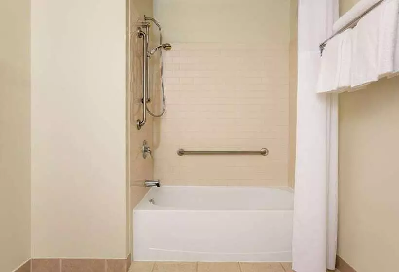 Отель Days Inn Blainville & Centre De Conférence