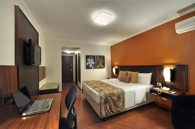 هتل Deville Business Maringa