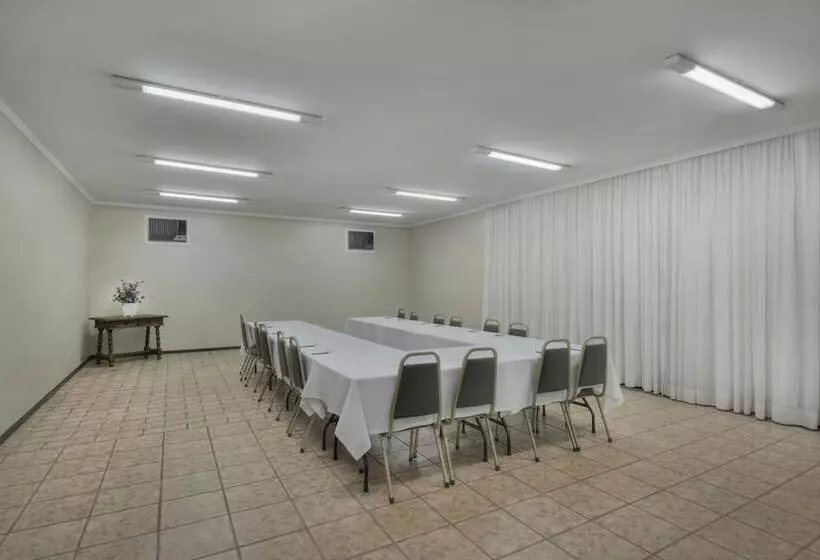 Hotel Deville Express Guaira