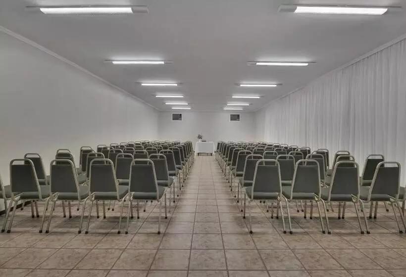 Hotel Deville Express Guaira