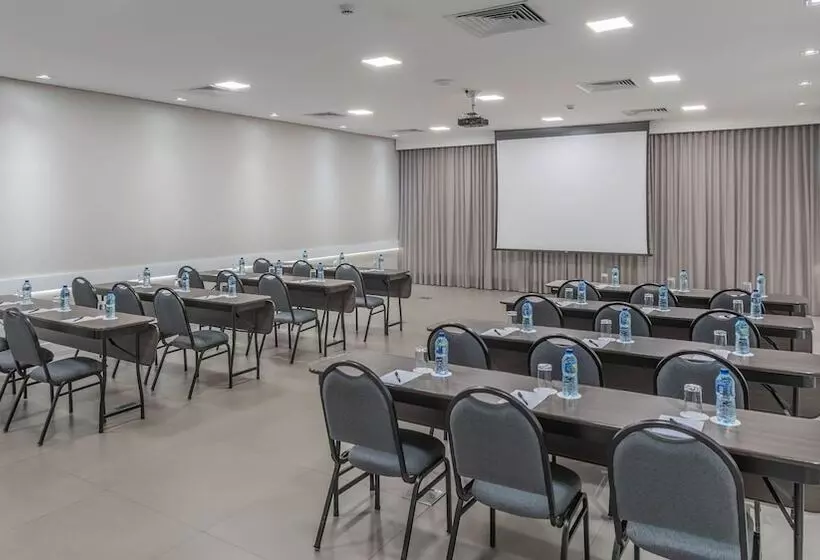 هتل Deville Prime Cuiaba