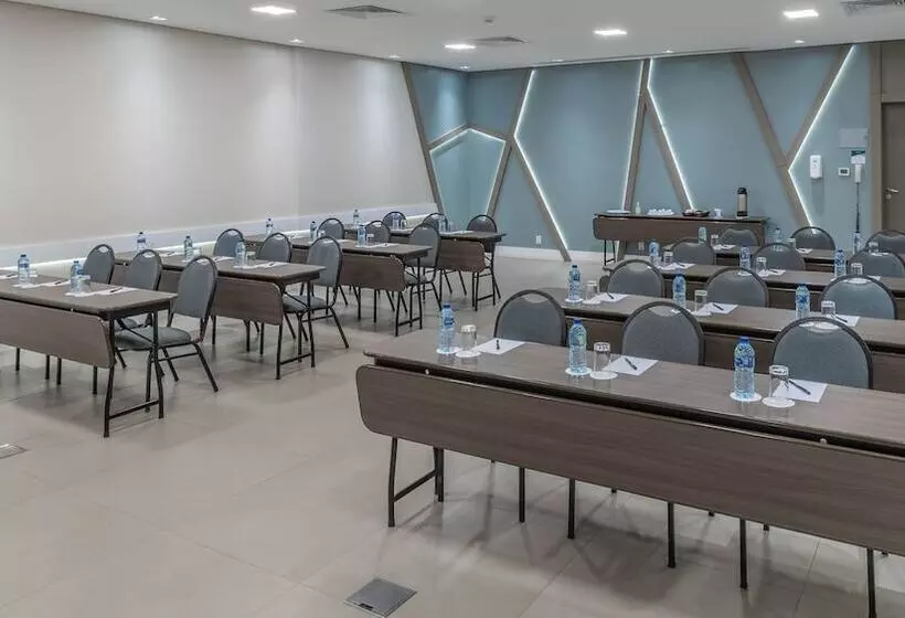 هتل Deville Prime Cuiaba