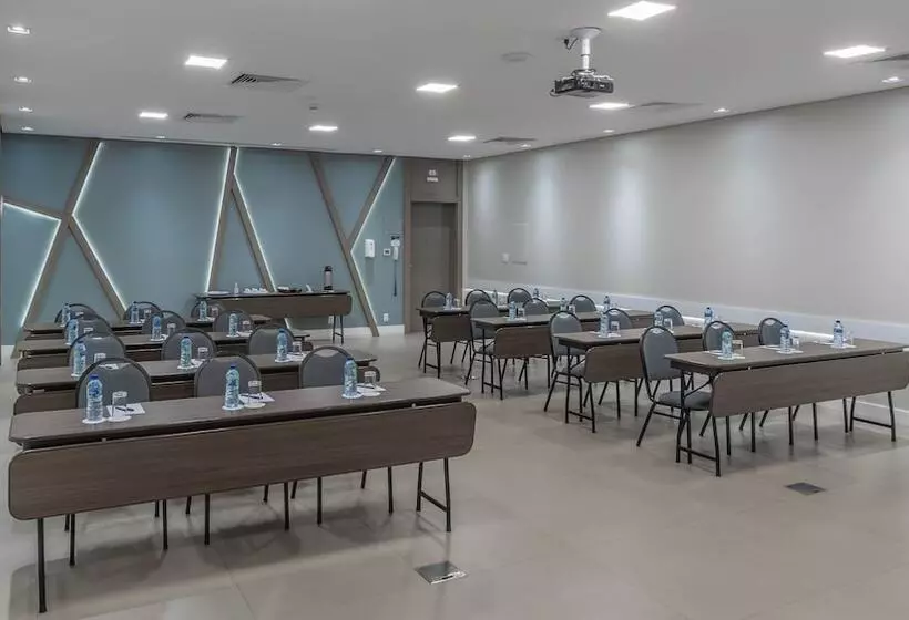 هتل Deville Prime Cuiaba