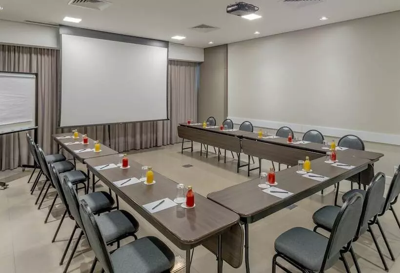 هتل Deville Prime Cuiaba